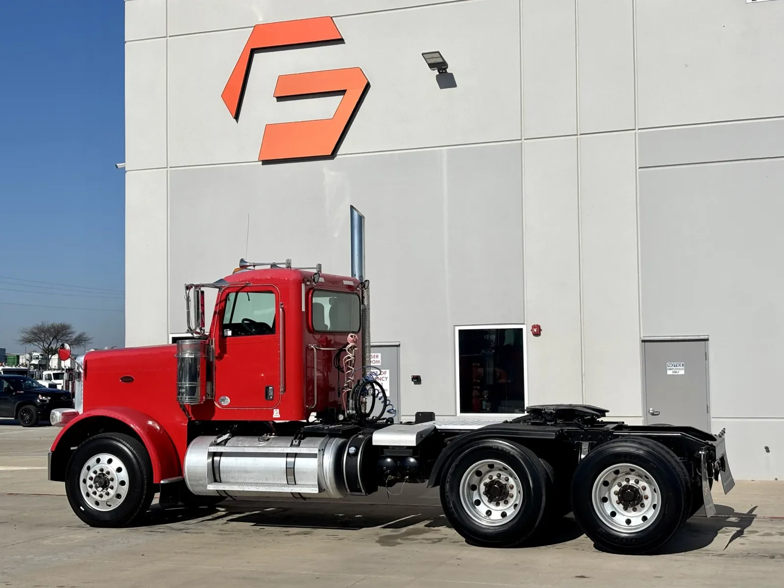 2012 Peterbilt 388 in Hutchins, TX — photo 6