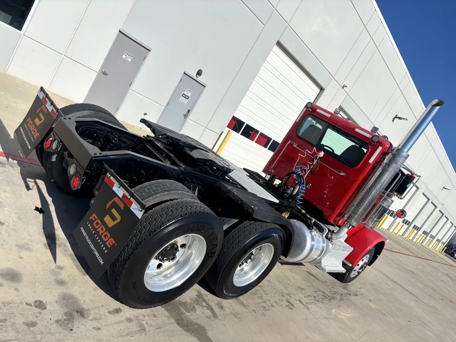2012 Peterbilt 388 in Hutchins, TX — photo 11