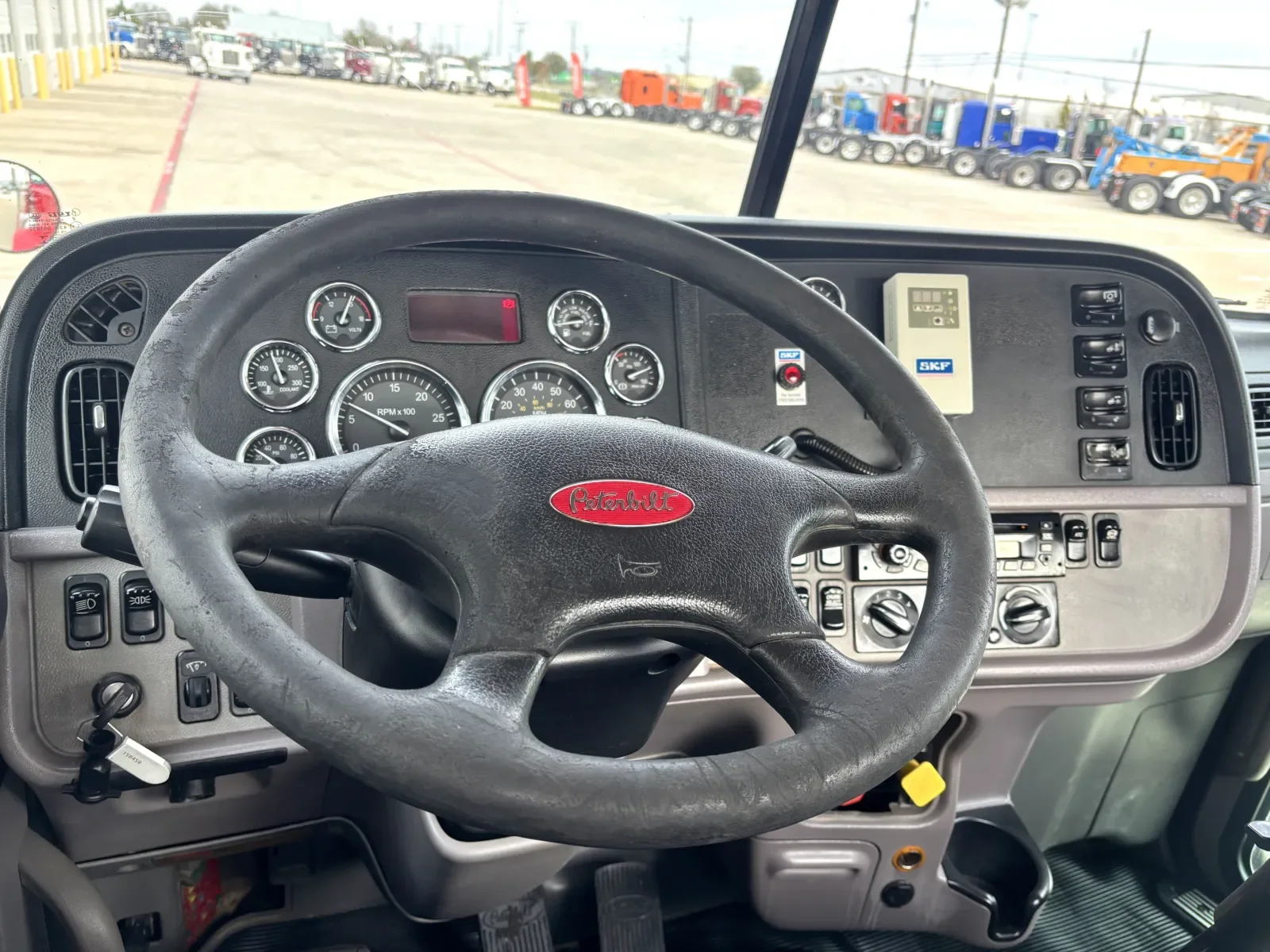 2012 Peterbilt 388 in Hutchins, TX — photo 16