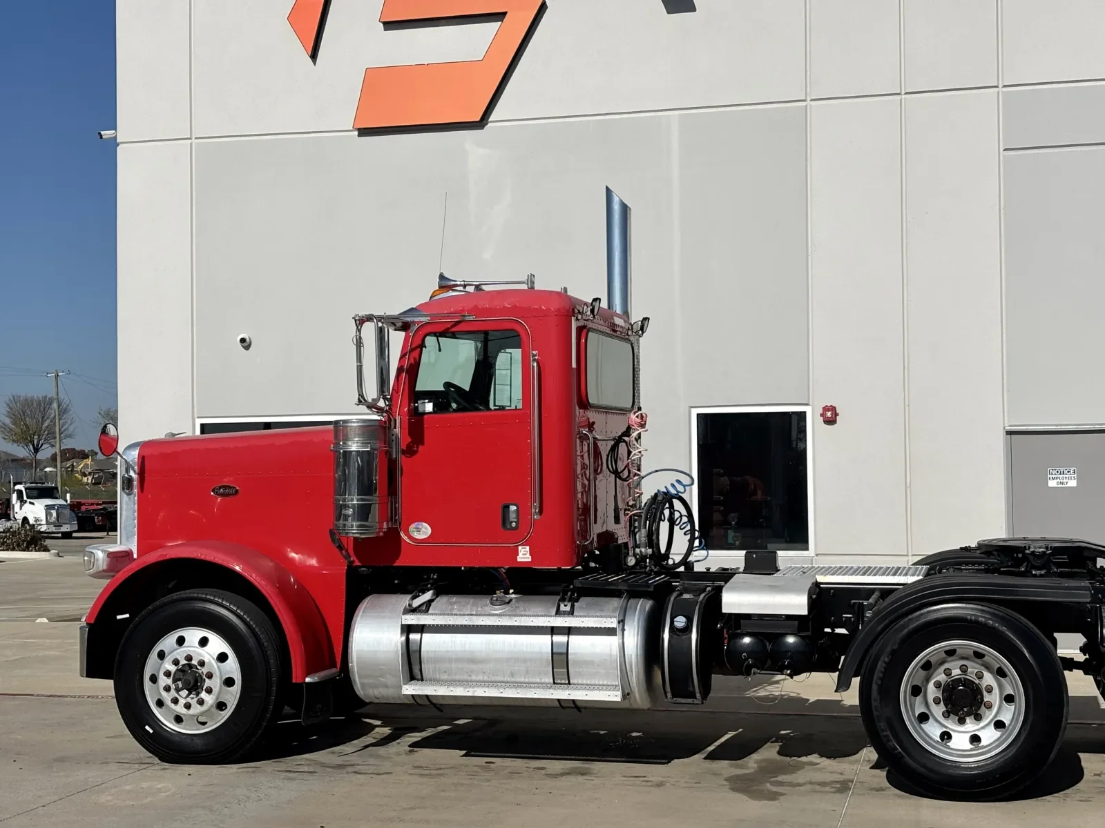 2012 Peterbilt 388 in Hutchins, TX — photo 8