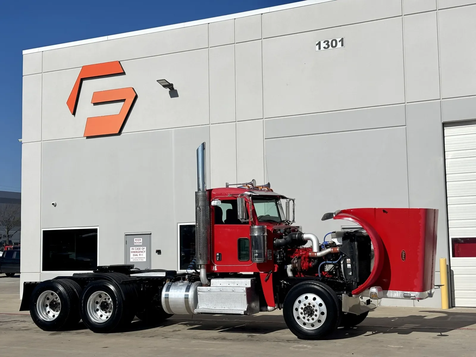 2012 Peterbilt 388 in Hutchins, TX — photo 9