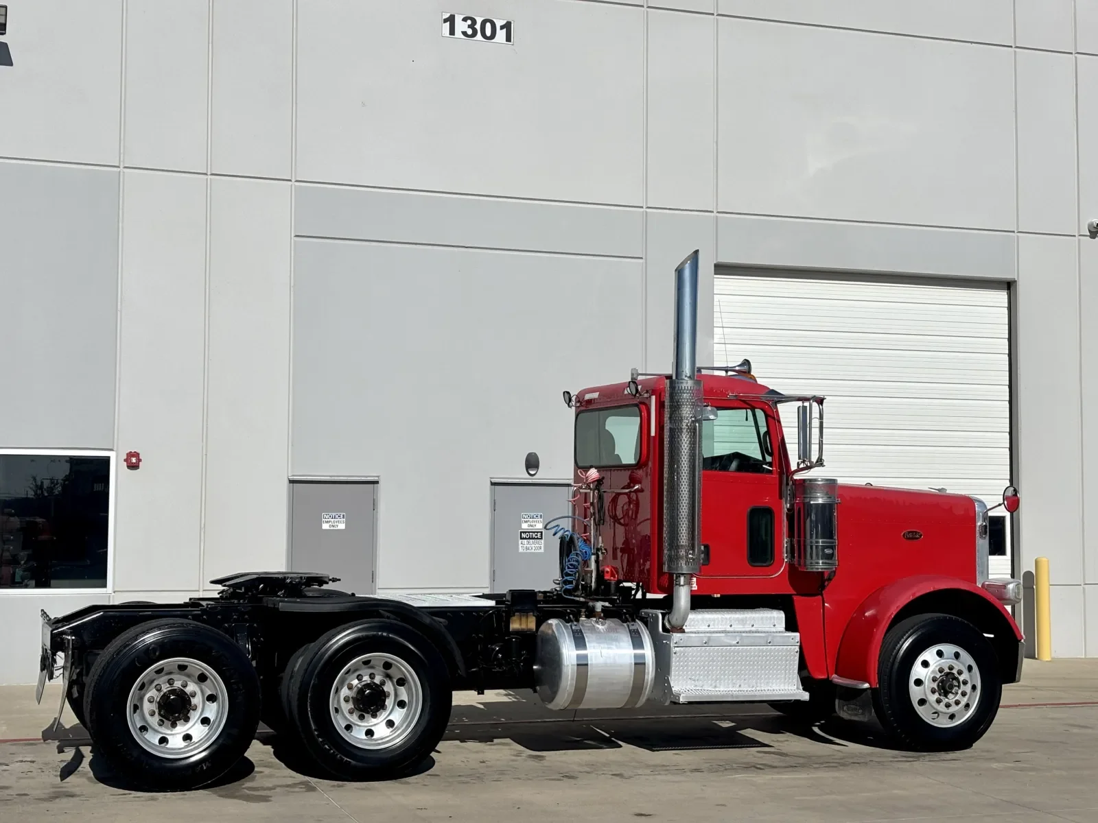 2012 Peterbilt 388 in Hutchins, TX — photo 5
