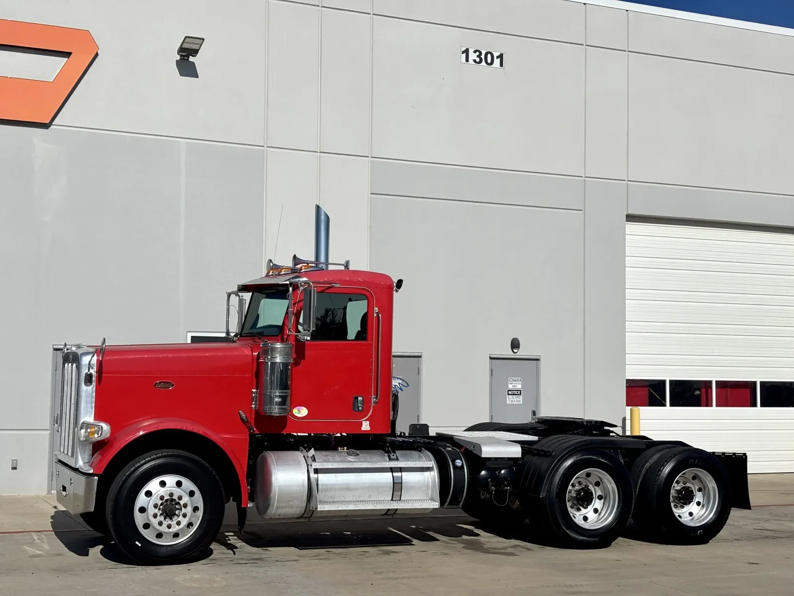 2012 Peterbilt 388 in Hutchins, TX — photo 2