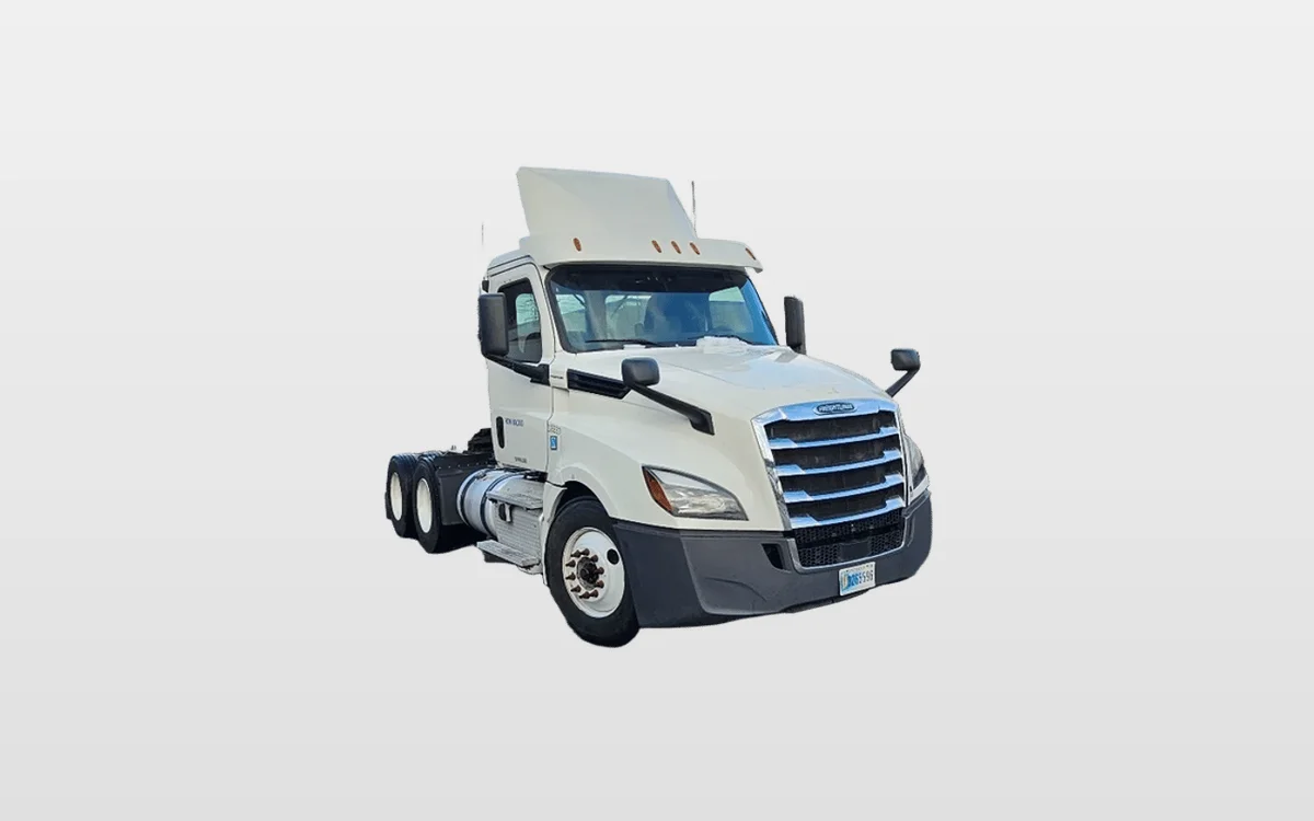2019 Freightliner Cascadia - image 1