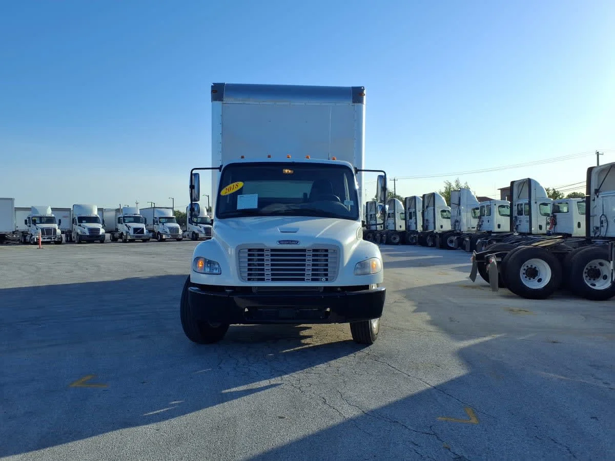 2018 Freightliner M2 106 in Fort Worth, TX — photo 2