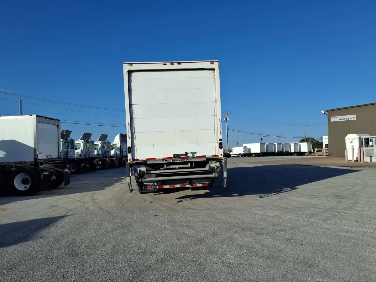 2018 Freightliner M2 106 in Fort Worth, TX — photo 5
