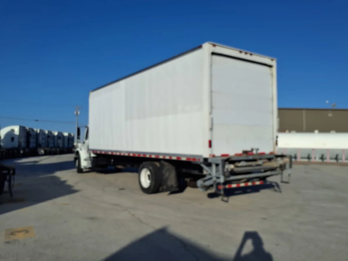 2018 Freightliner M2 106 in Fort Worth, TX — photo 6