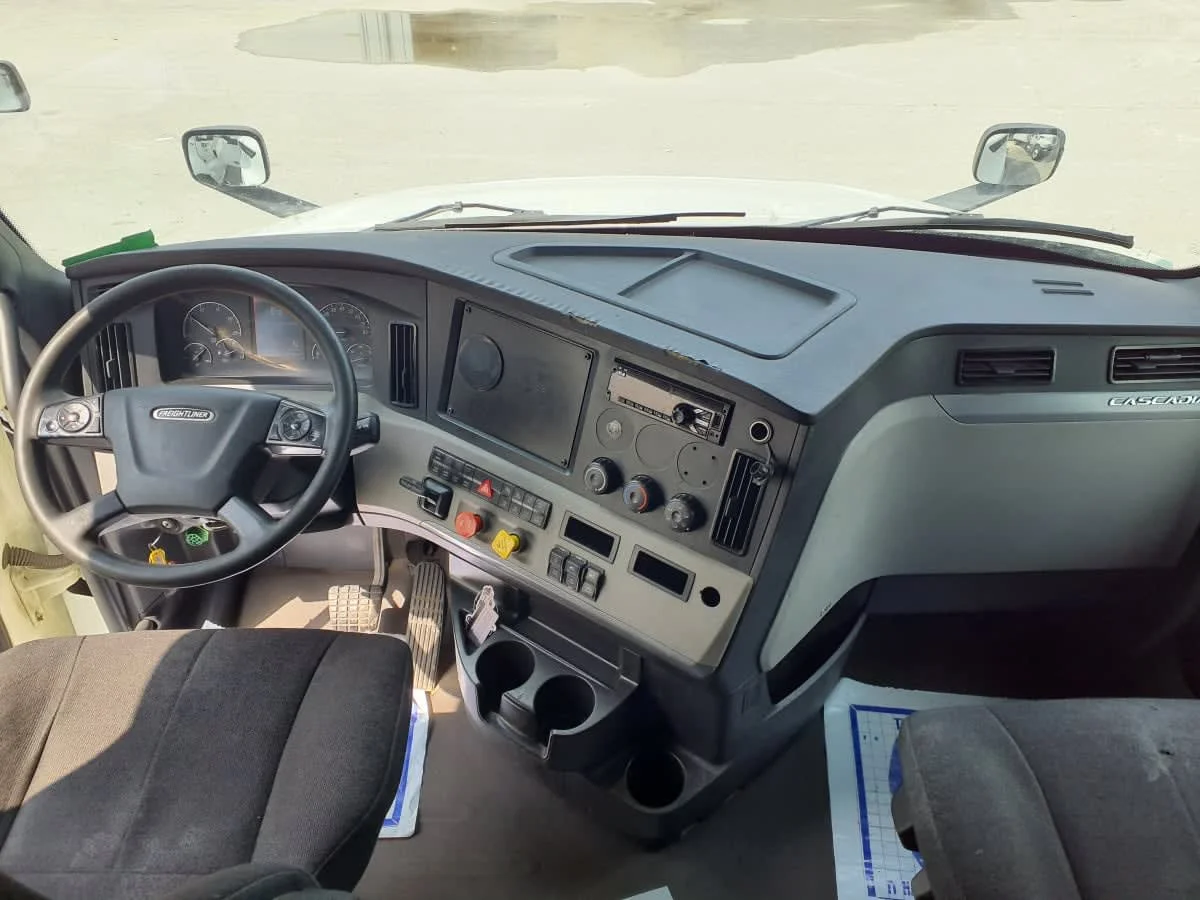 2019 Freightliner Cascadia in Indianapolis, IN — photo 13