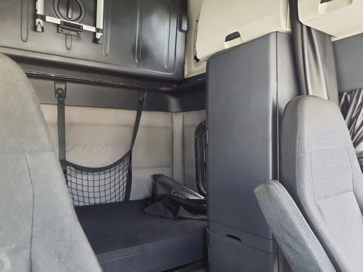 2019 Freightliner Cascadia in Indianapolis, IN — photo 12