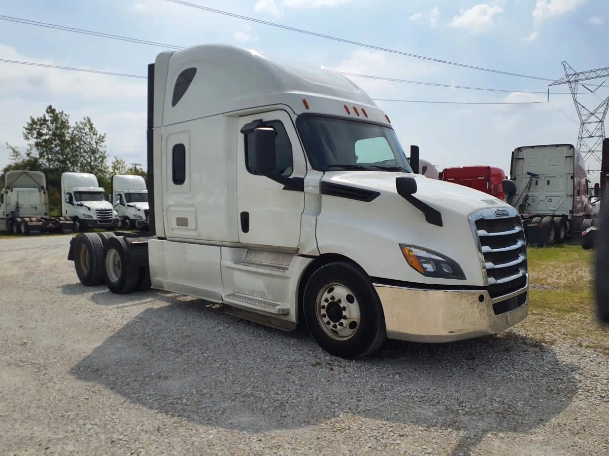 2019 Freightliner Cascadia in Indianapolis, IN — photo 3