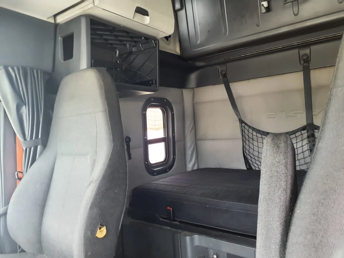 2019 Freightliner Cascadia in Indianapolis, IN — photo 8