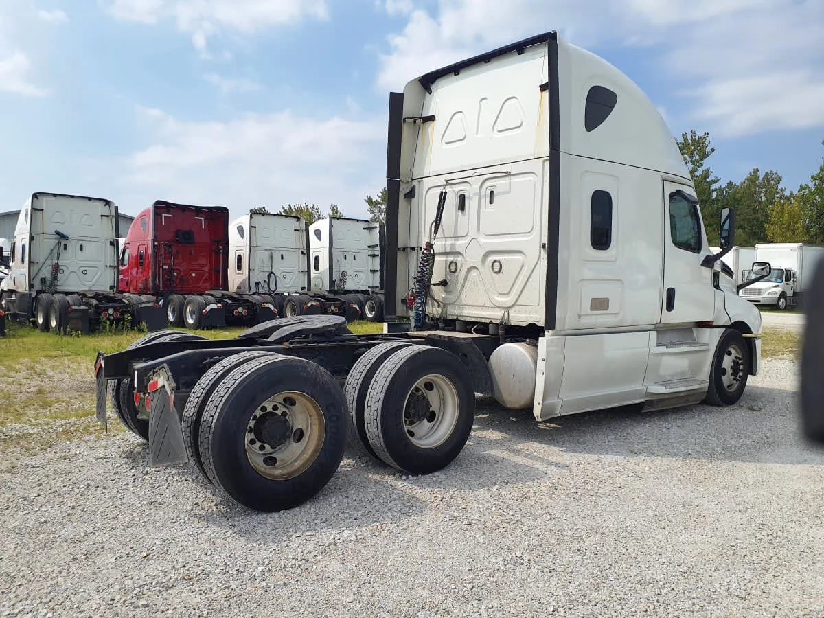 2019 Freightliner Cascadia in Indianapolis, IN — photo 4