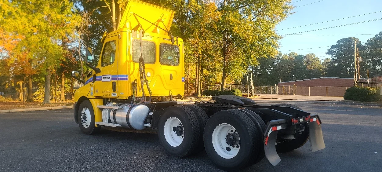 2020 Freightliner Cascadia - image 5
