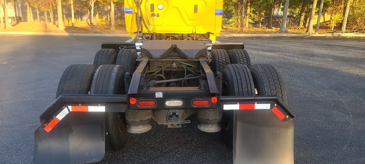 2020 Freightliner Cascadia - image 6