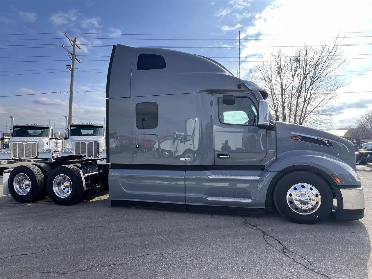 2027 Peterbilt 579 - image 3