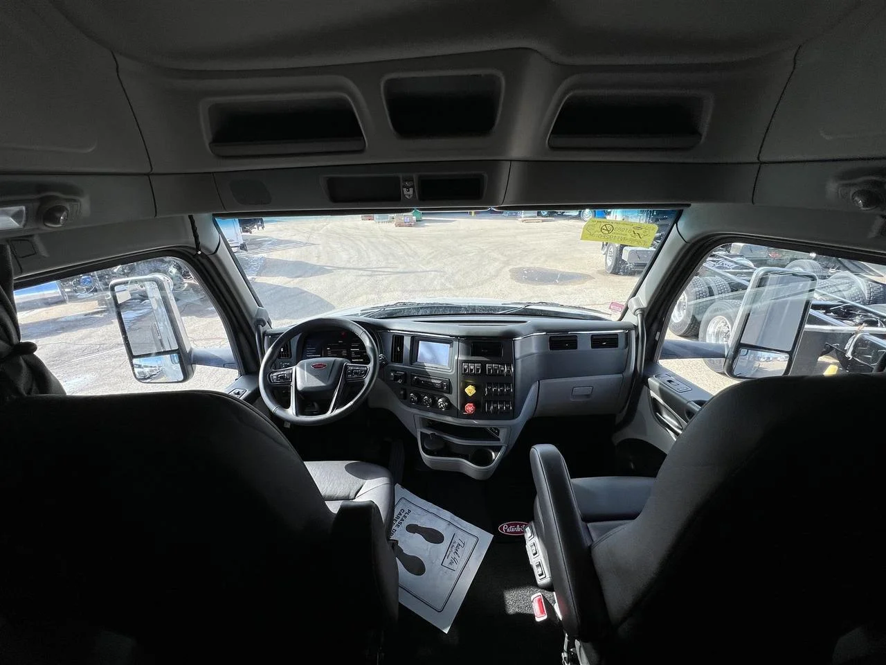 2027 Peterbilt 579 - image 11