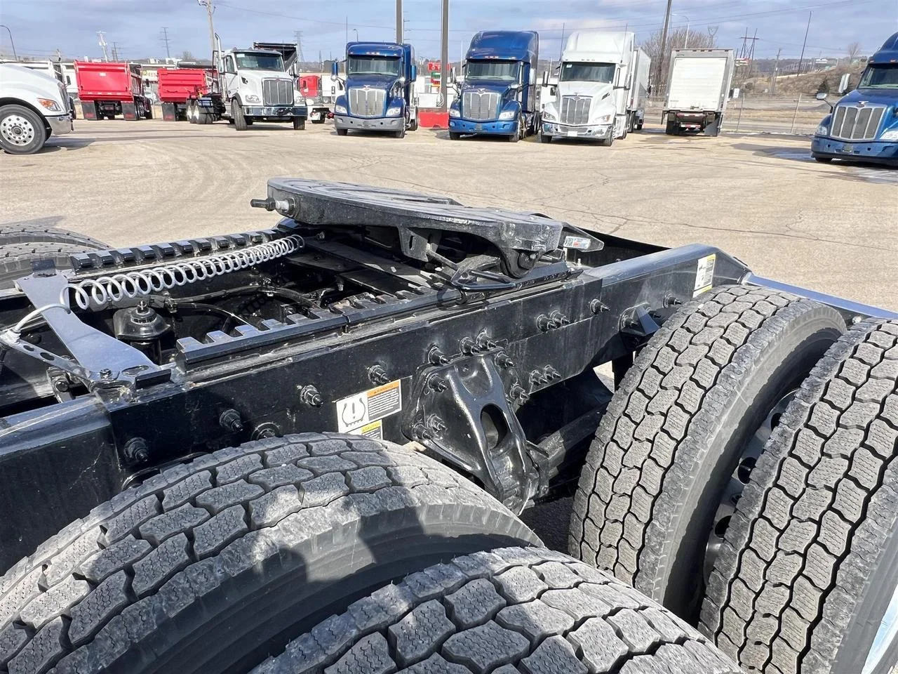 2027 Peterbilt 579 - image 7