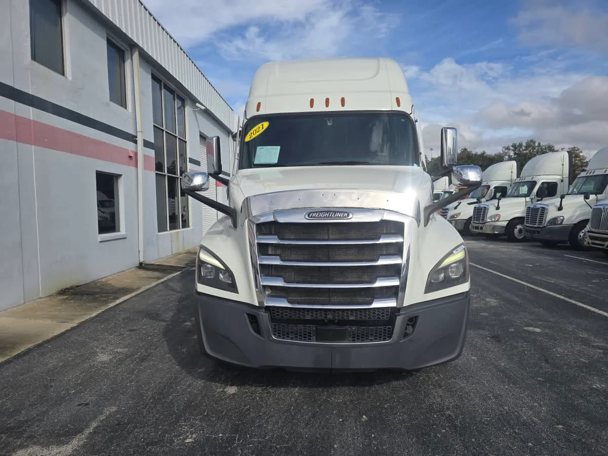 2021 Freightliner Cascadia - image 2
