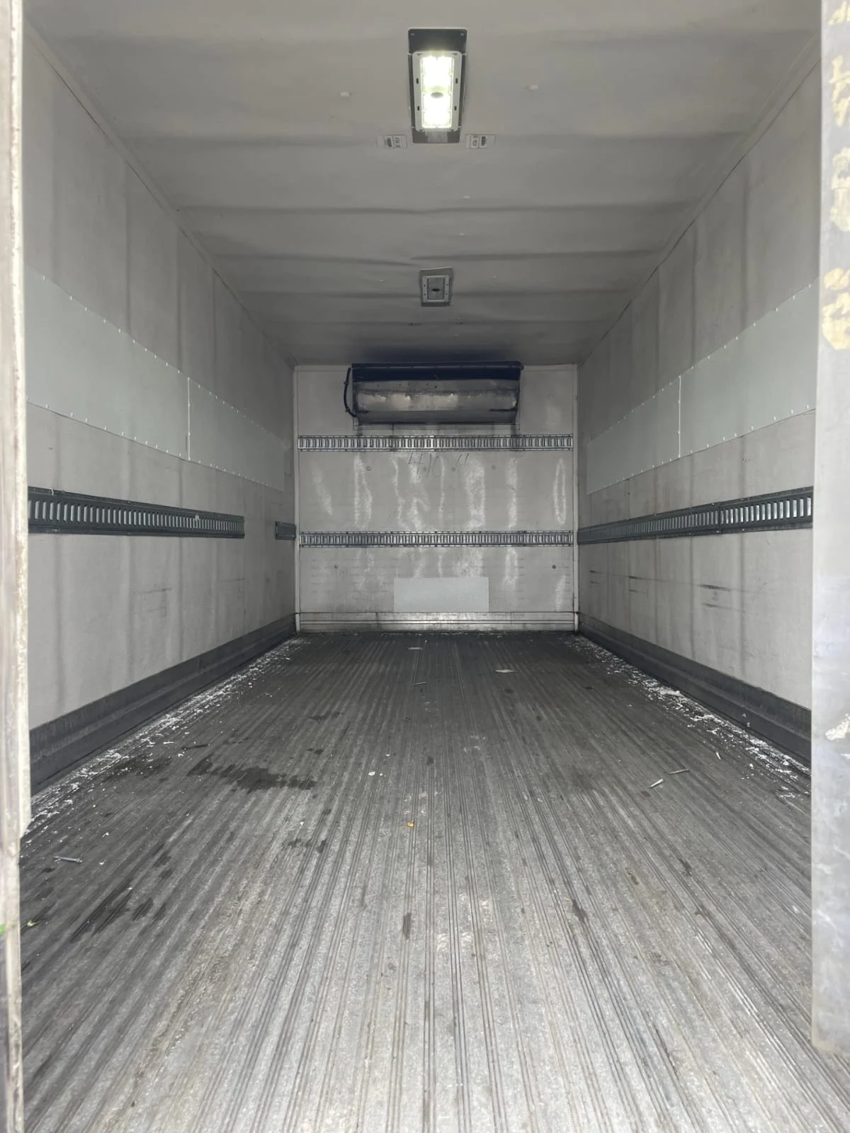 2019 Isuzu NQR in Farmingdale, NY — photo 9