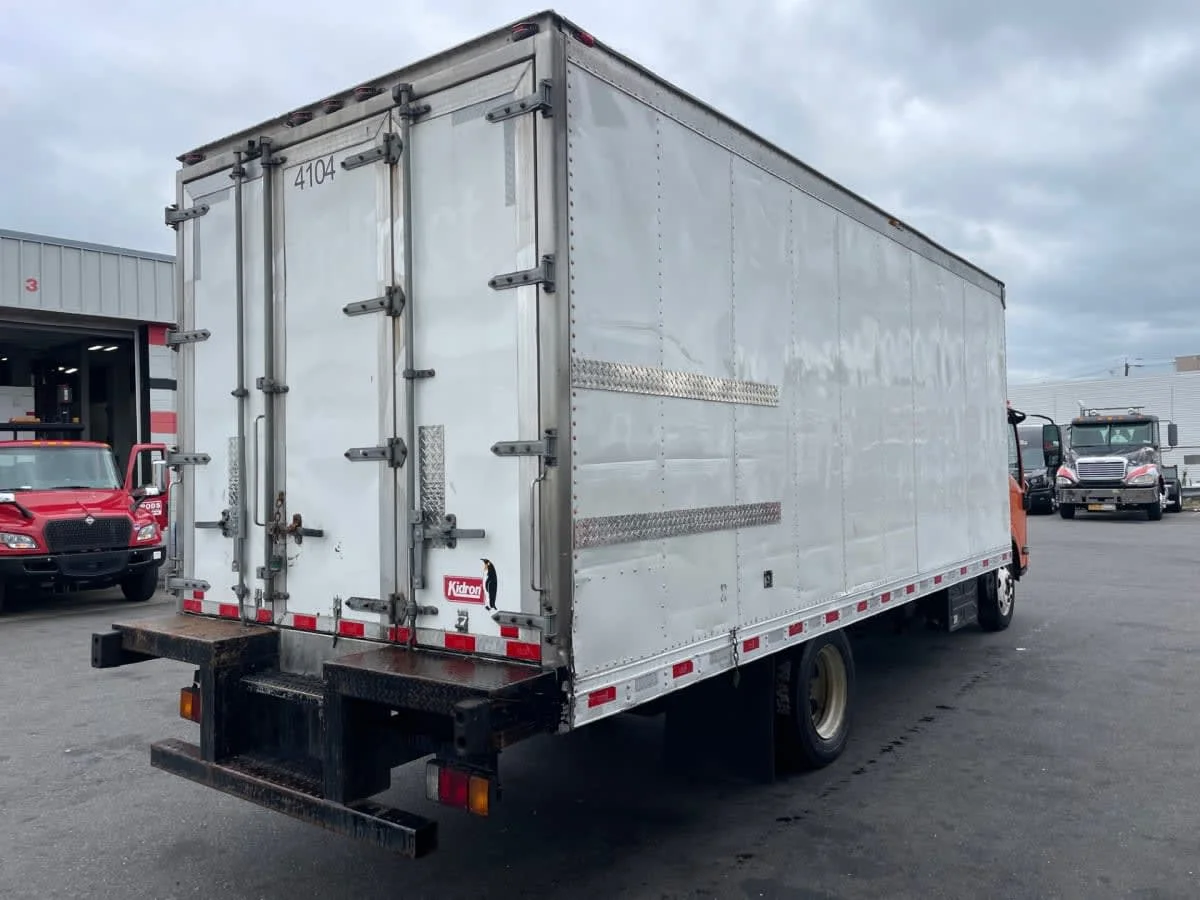 2019 Isuzu NQR in Farmingdale, NY — photo 4