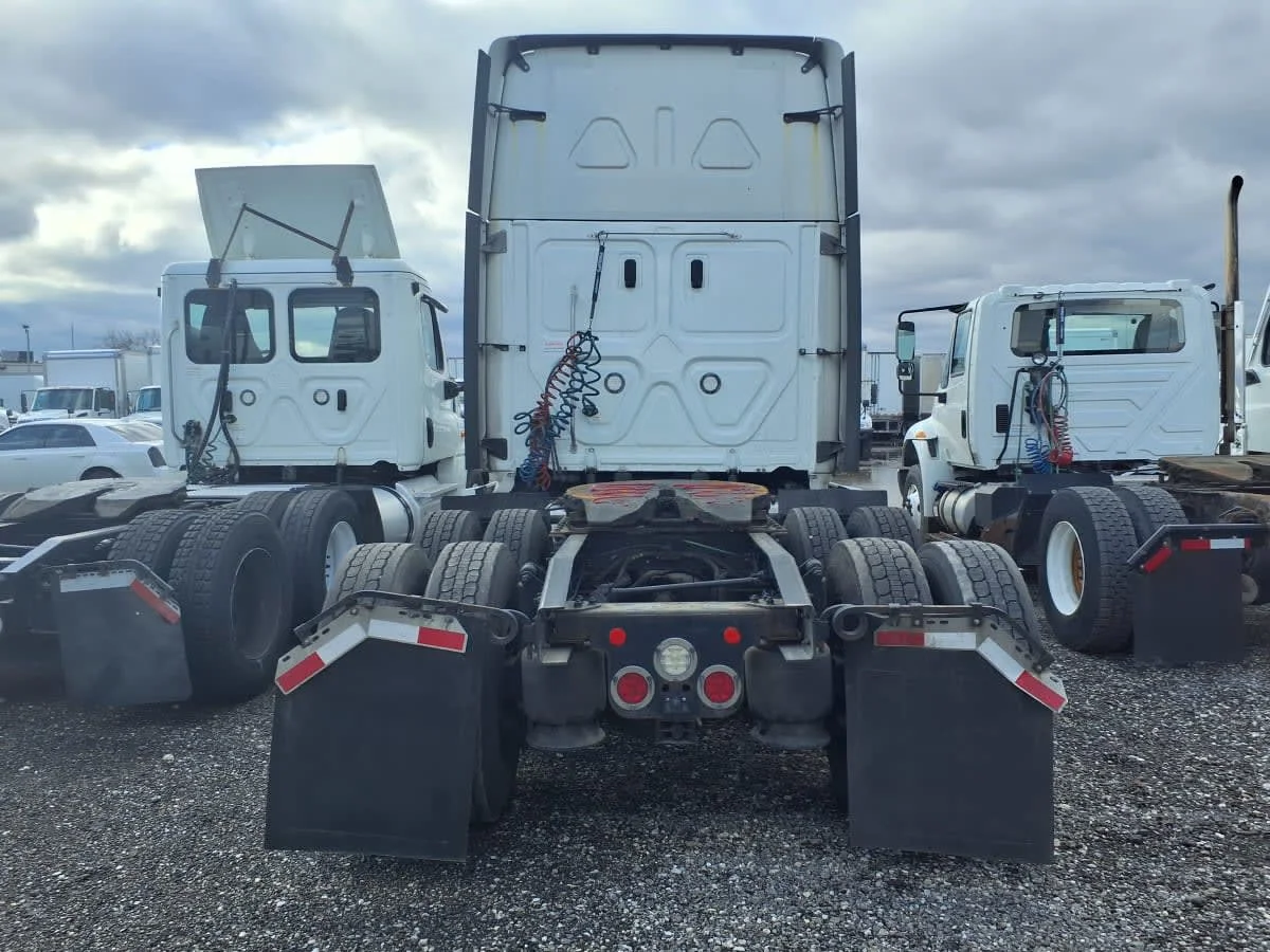 2021 Freightliner Cascadia in Taylor, MI — photo 5