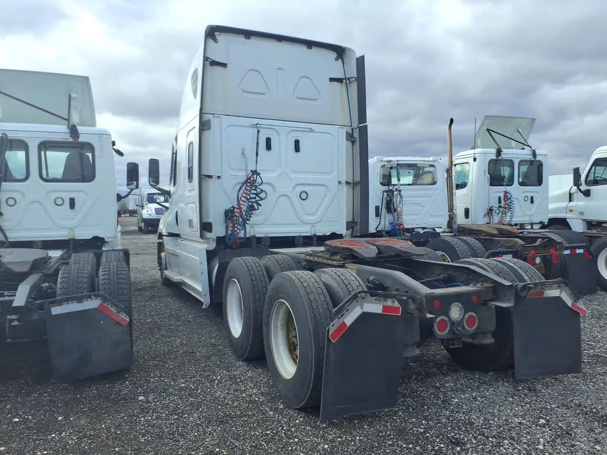 2021 Freightliner Cascadia in Taylor, MI — photo 6