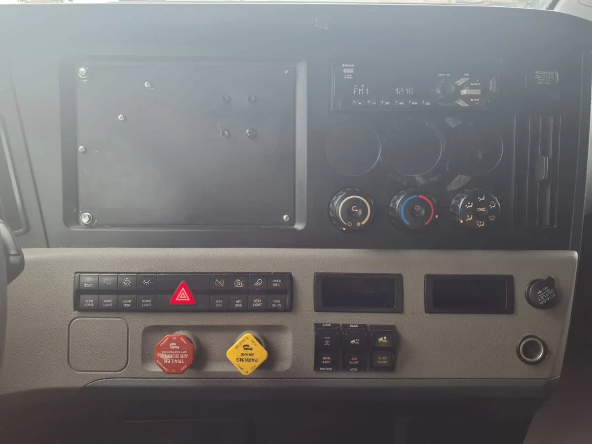 2021 Freightliner Cascadia - image 11