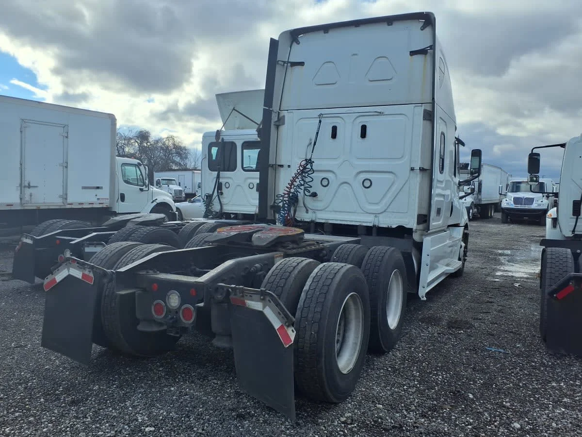2021 Freightliner Cascadia in Taylor, MI — photo 4