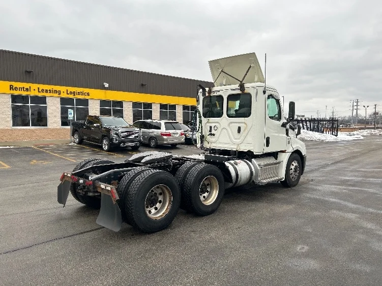 2019 Freightliner Cascadia in Melrose Park, IL — photo 7