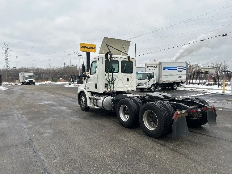 2019 Freightliner Cascadia in Melrose Park, IL — photo 5