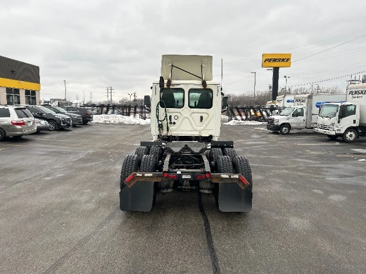 2019 Freightliner Cascadia in Melrose Park, IL — photo 6