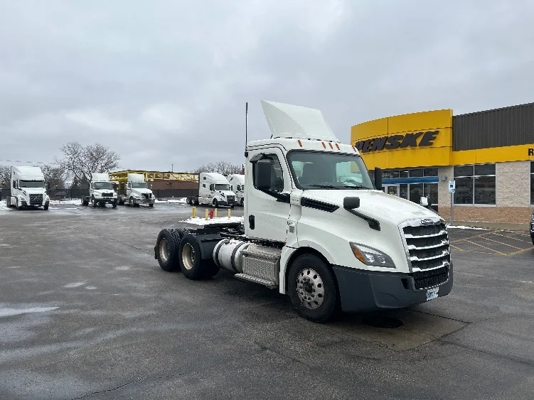2019 Freightliner Cascadia in Melrose Park, IL — photo 3