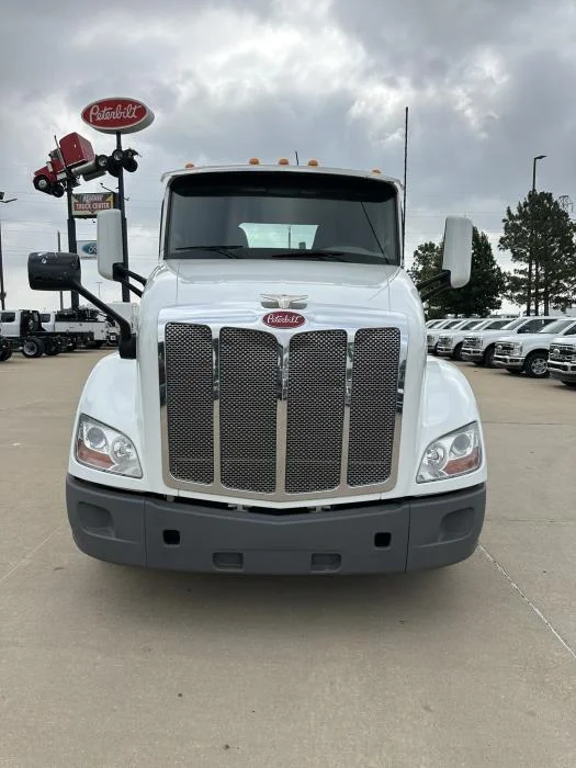 2021 Peterbilt 579 in Oklahoma City, OK — photo 3