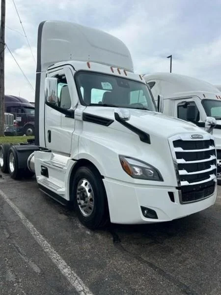 2027 Freightliner Cascadia in Cincinnati, OH — photo 13