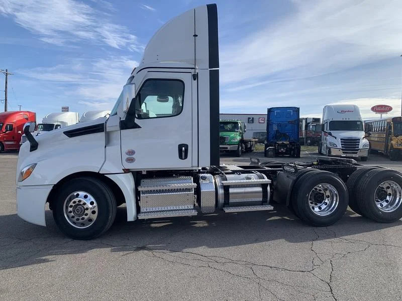 2027 Freightliner Cascadia in Cincinnati, OH — photo 3