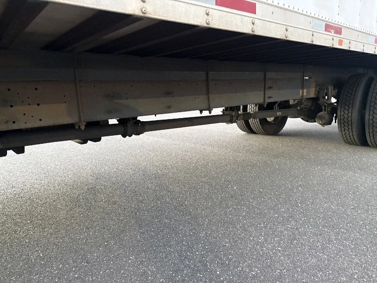 2013 Hino 268 - image 5