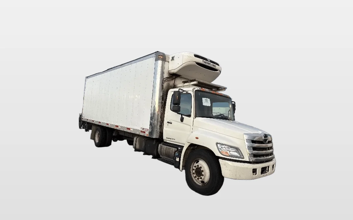 2013 Hino 268 - image 1