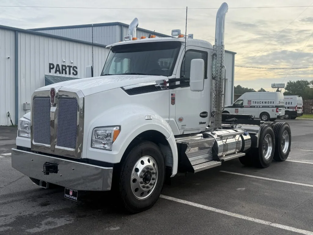 2027 Kenworth T880