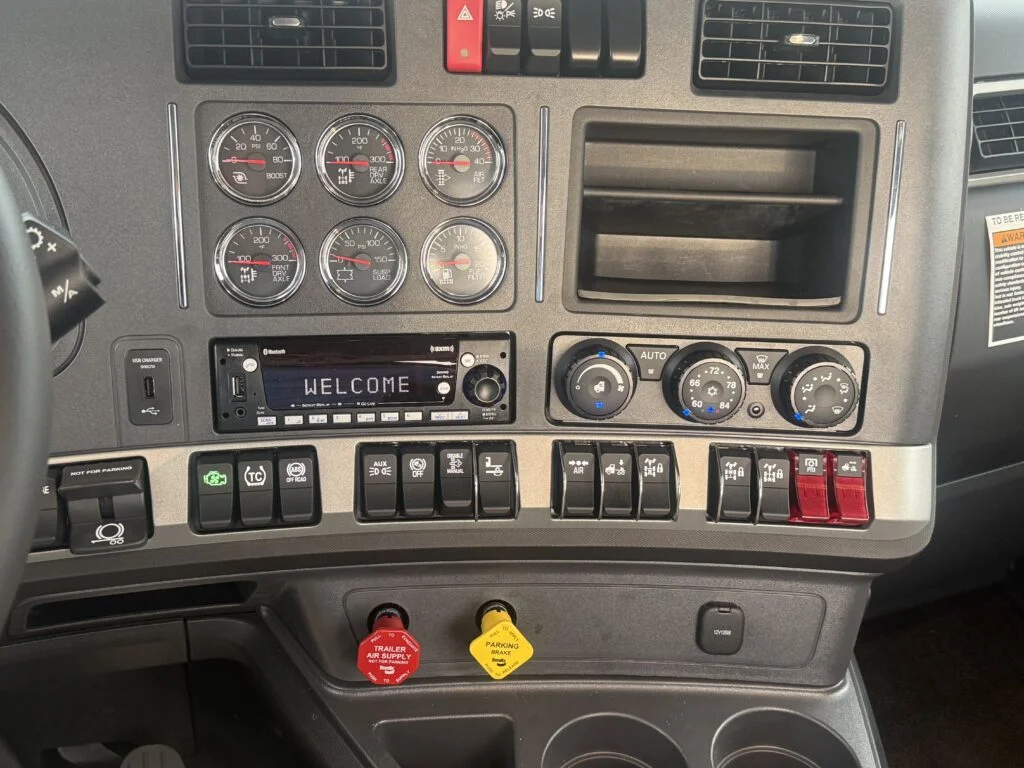 2027 Kenworth T880 in Jackson, MS — photo 10