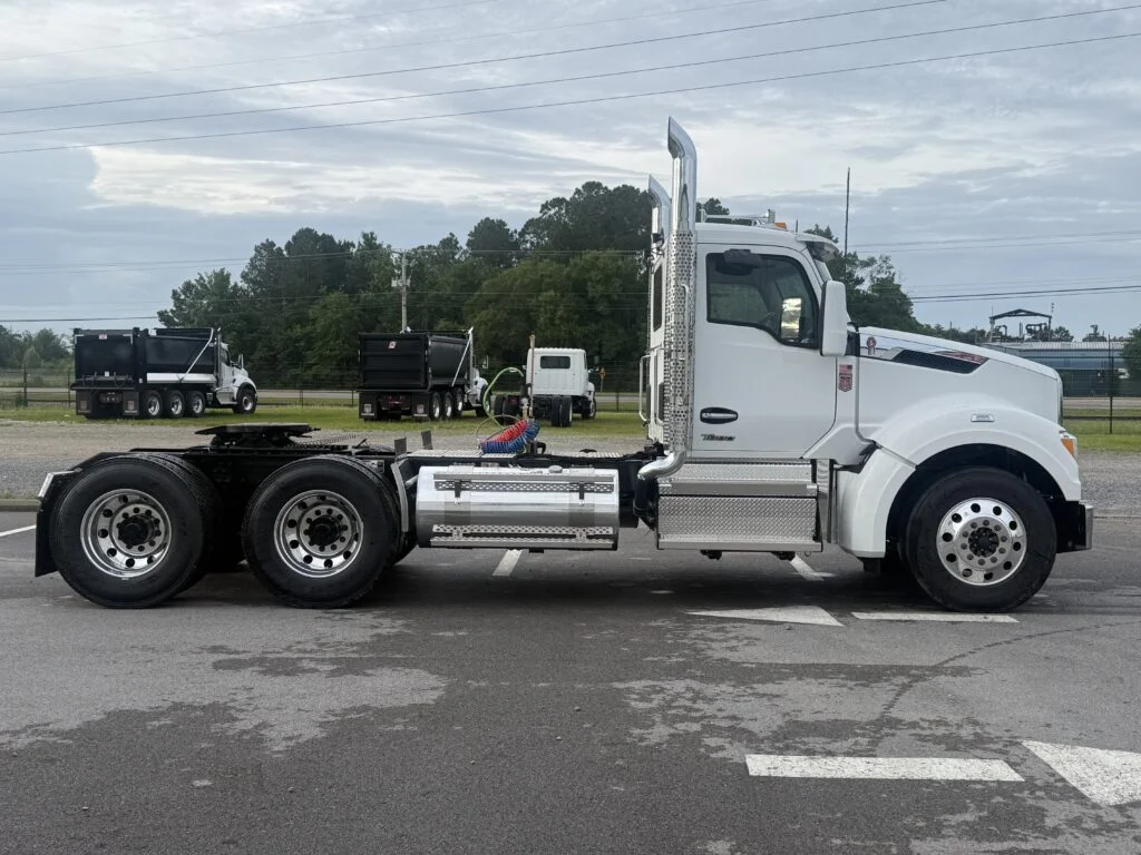 2027 Kenworth T880 in Jackson, MS — photo 3