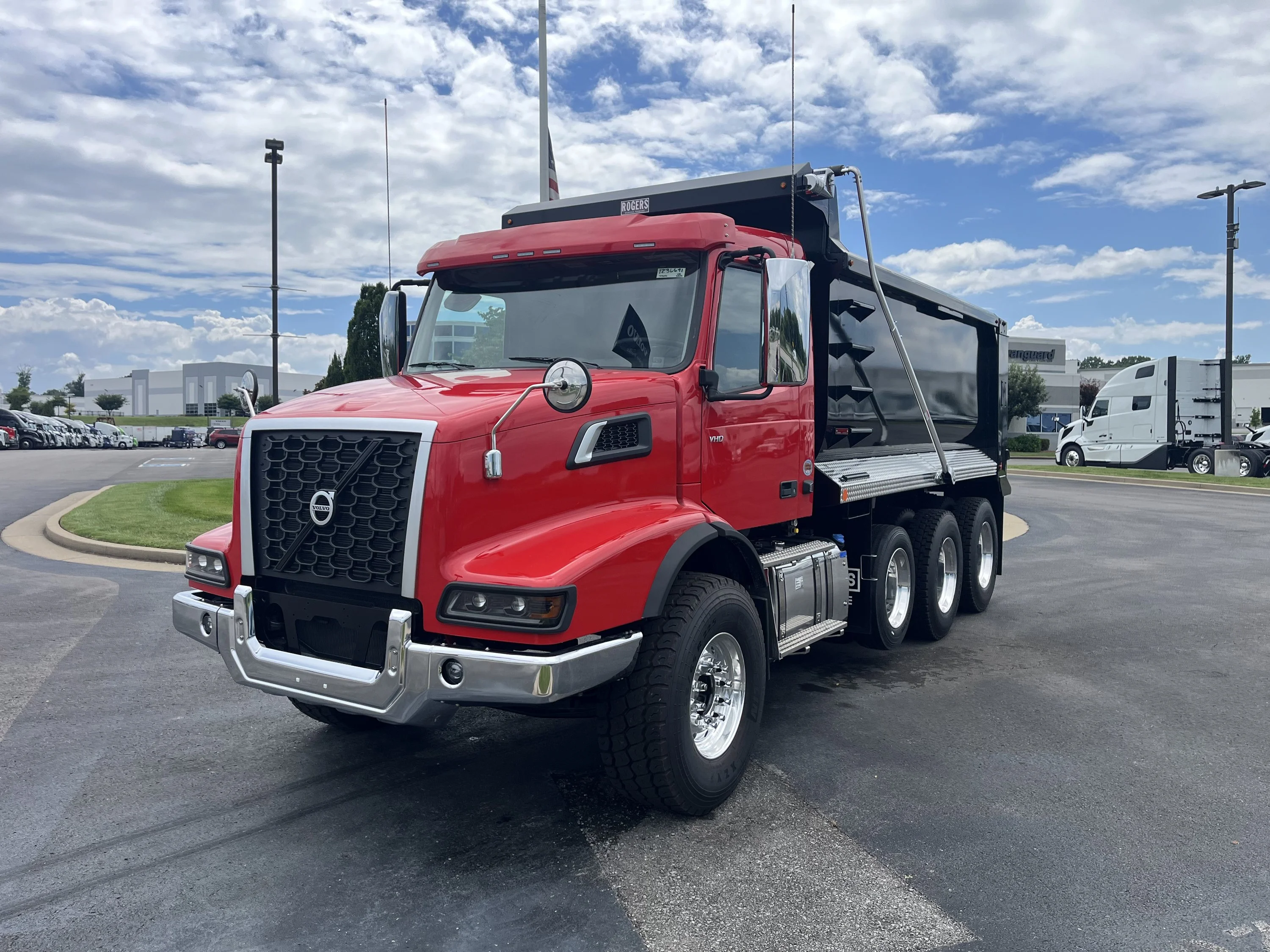 2026 Volvo VHD 300 in La Vergne — photo 7