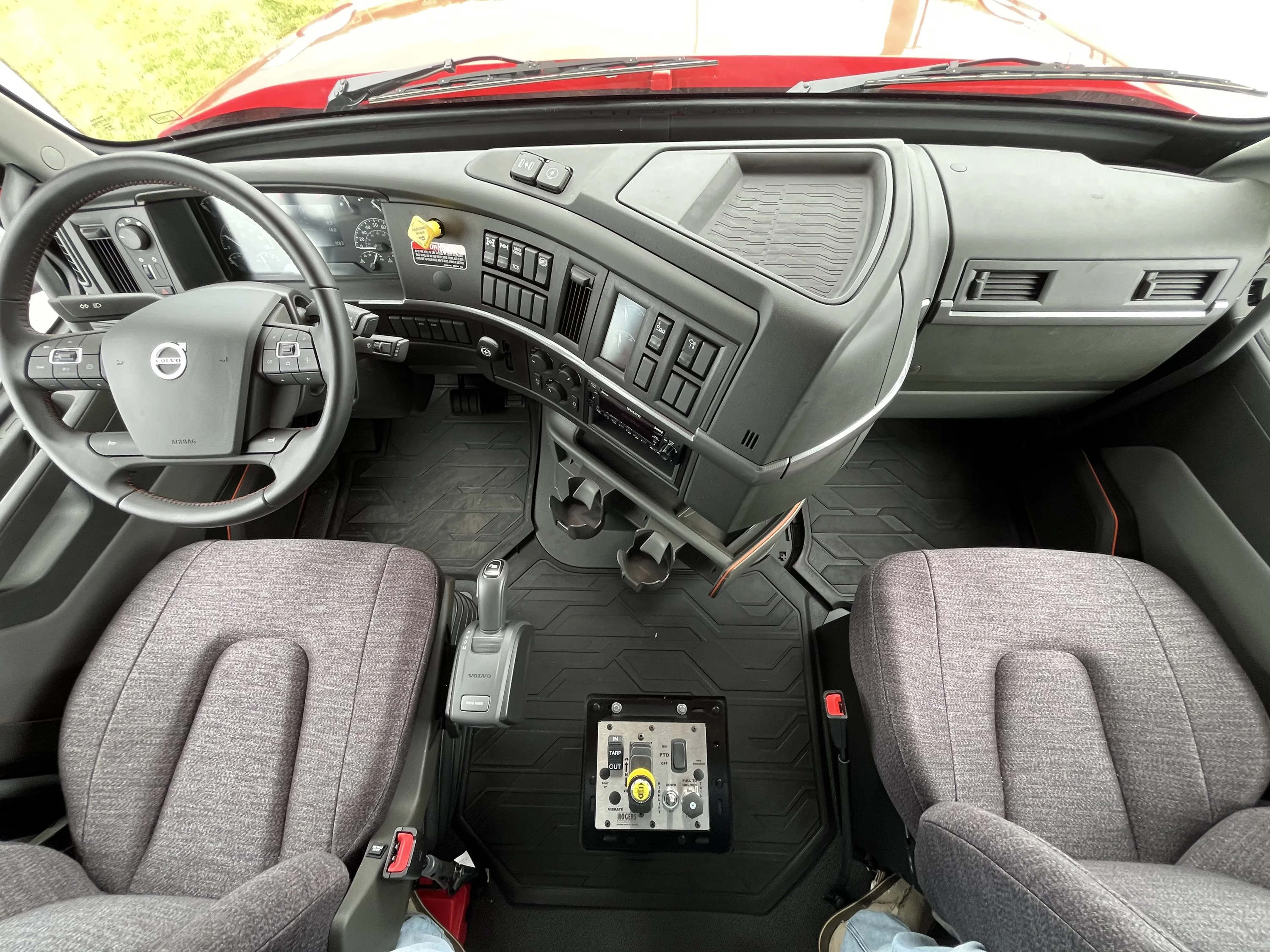 2026 Volvo VHD 300 in La Vergne — photo 13