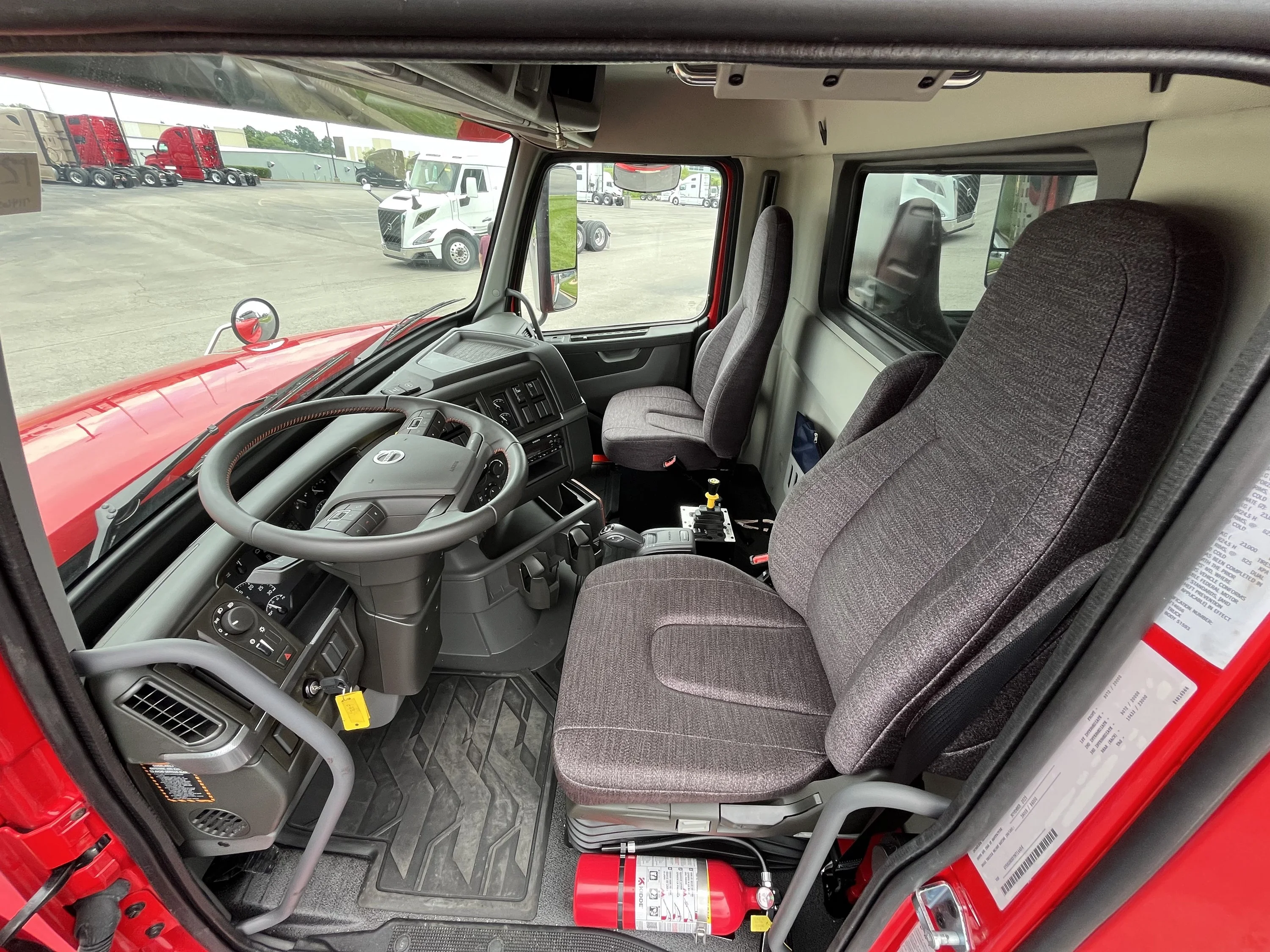 2026 Volvo VHD 300 in La Vergne — photo 9