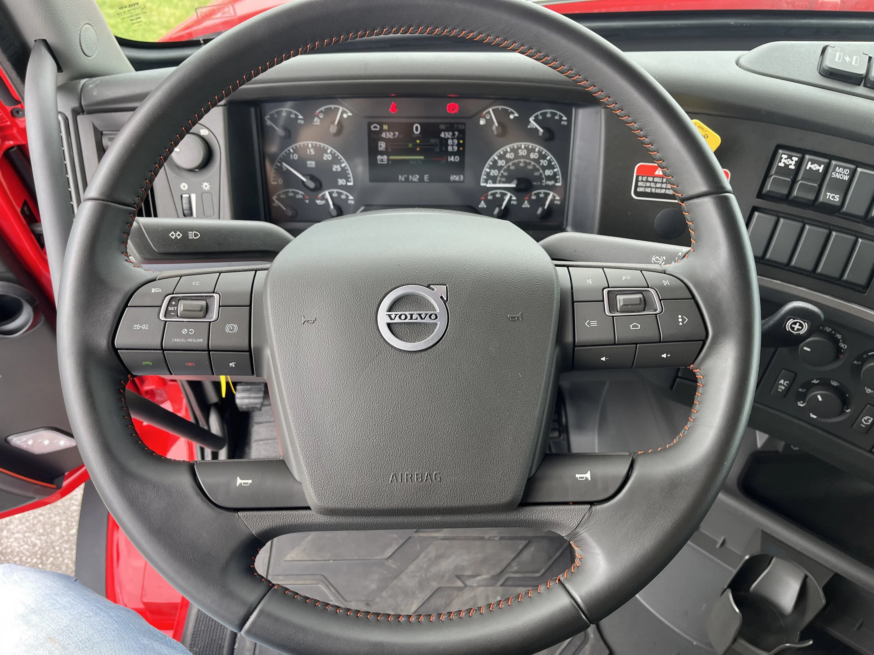 2026 Volvo VHD 300 in La Vergne — photo 10