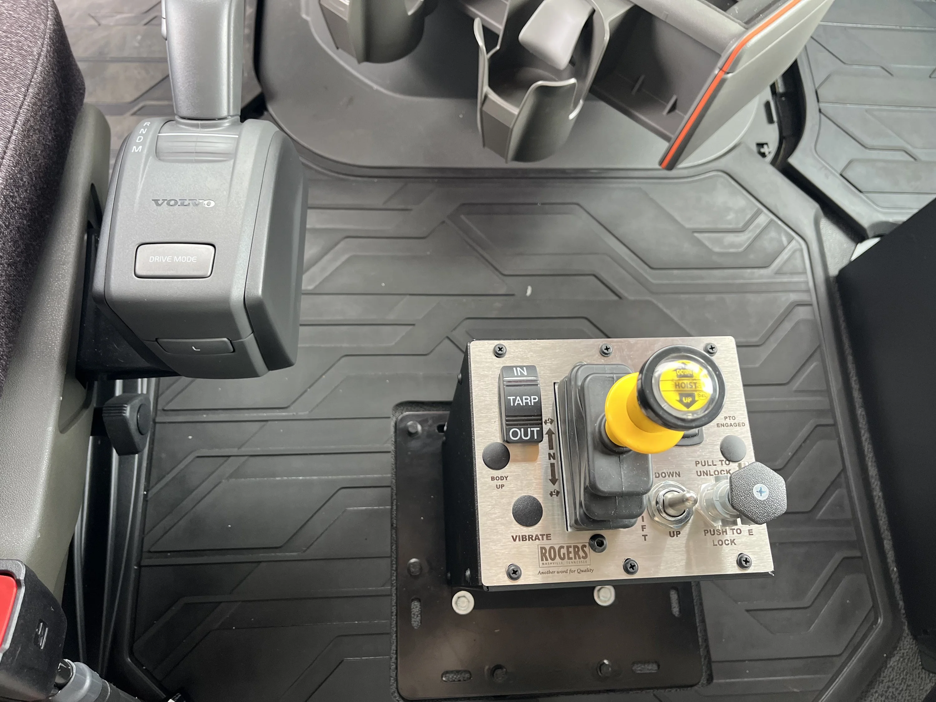 2026 Volvo VHD 300 in La Vergne — photo 12