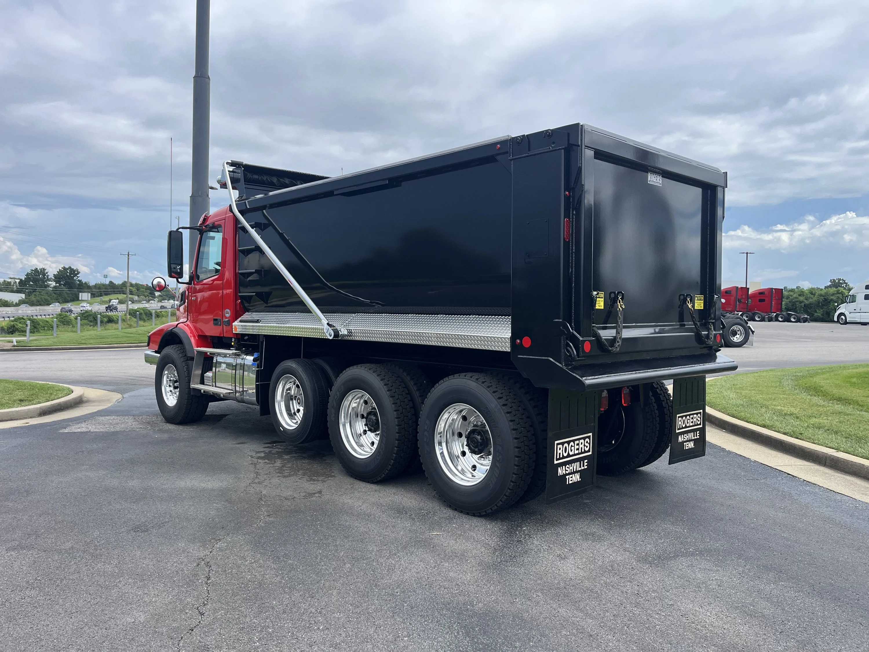 2026 Volvo VHD 300 in La Vergne — photo 5
