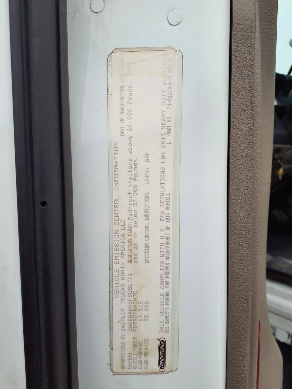 2015 Freightliner Cascadia - image 10