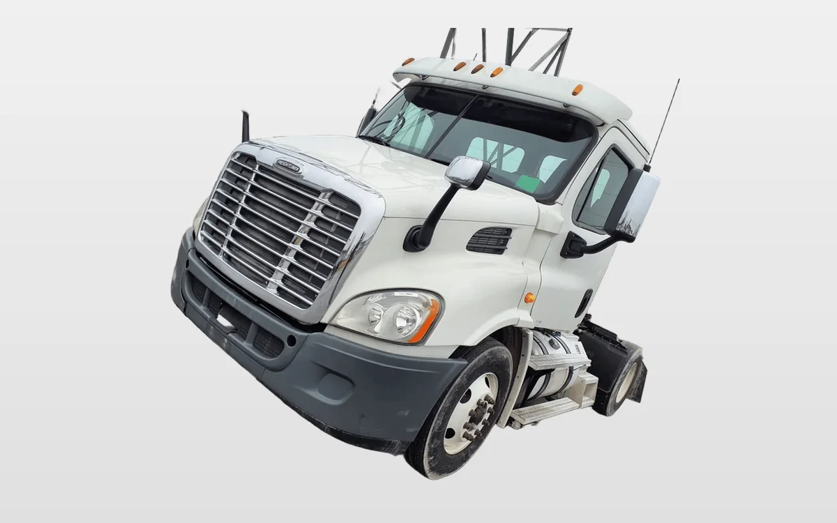 2015 Freightliner Cascadia - image 1