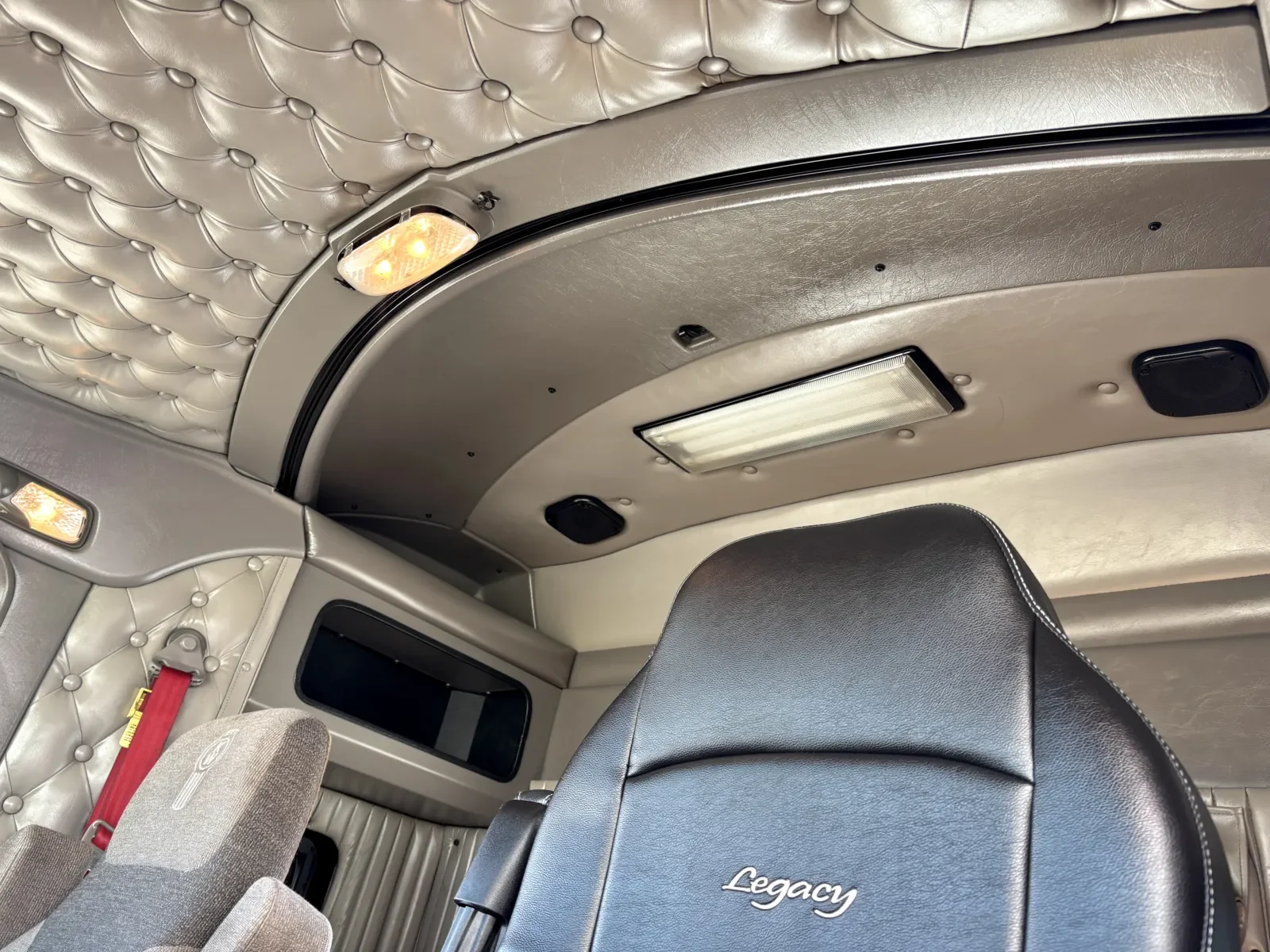 2009 Kenworth T800 - image 19