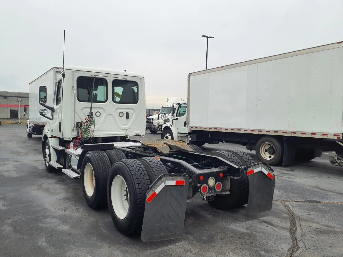 2020 Freightliner Cascadia in Atlanta, GA — photo 4